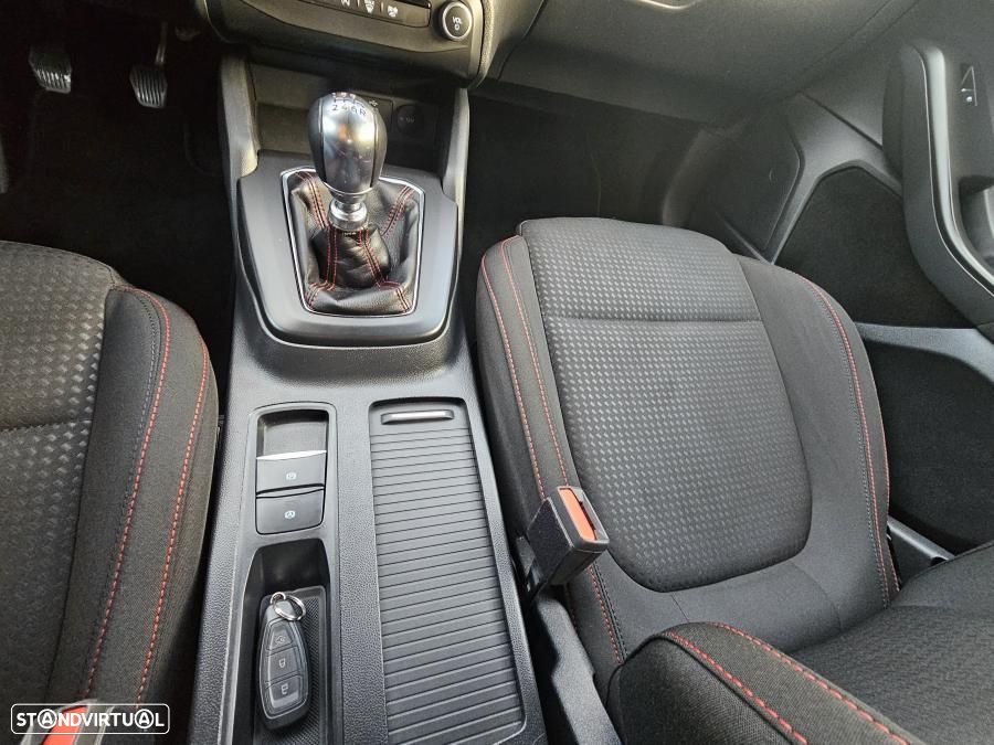Ford Focus 1.0 EcoBoost MHEV ST-Line - 19