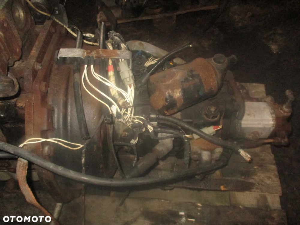 POMPA SRUBOWA HYDROSTATCZNA PERKINS CLARK UA 80885 704-30 2637769  zeppelin zl65/80  kramer 318/418/schaeff skl 823/833