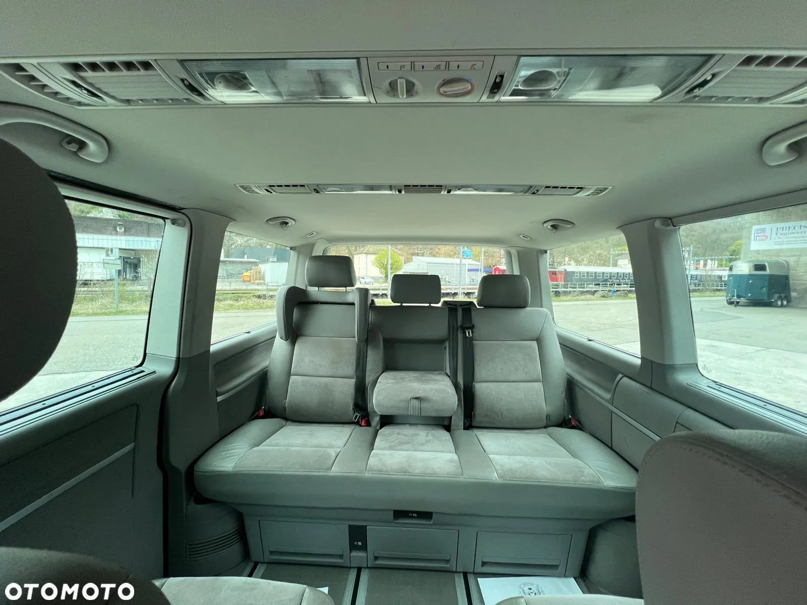 Volkswagen Multivan - 7