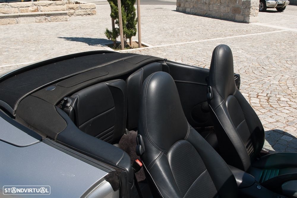Porsche 911 (996) Carrera 4S Cabrio - 19