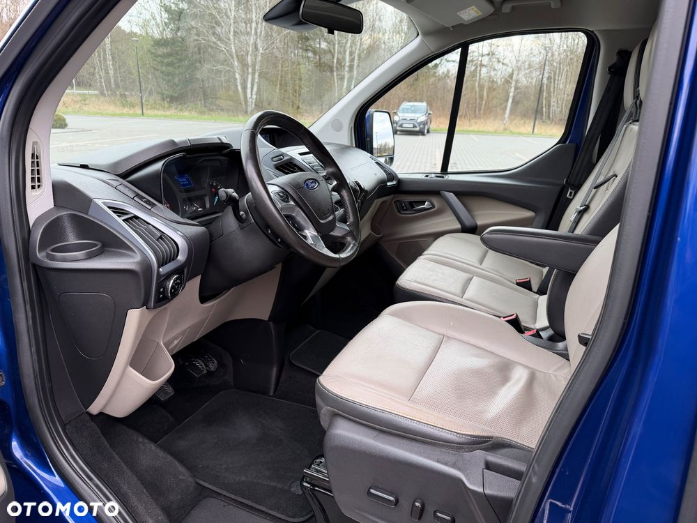 Ford Tourneo Custom - 27