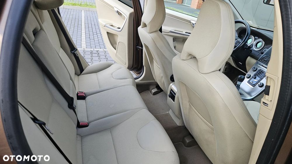 Volvo XC 60 D5 AWD Momentum - 7