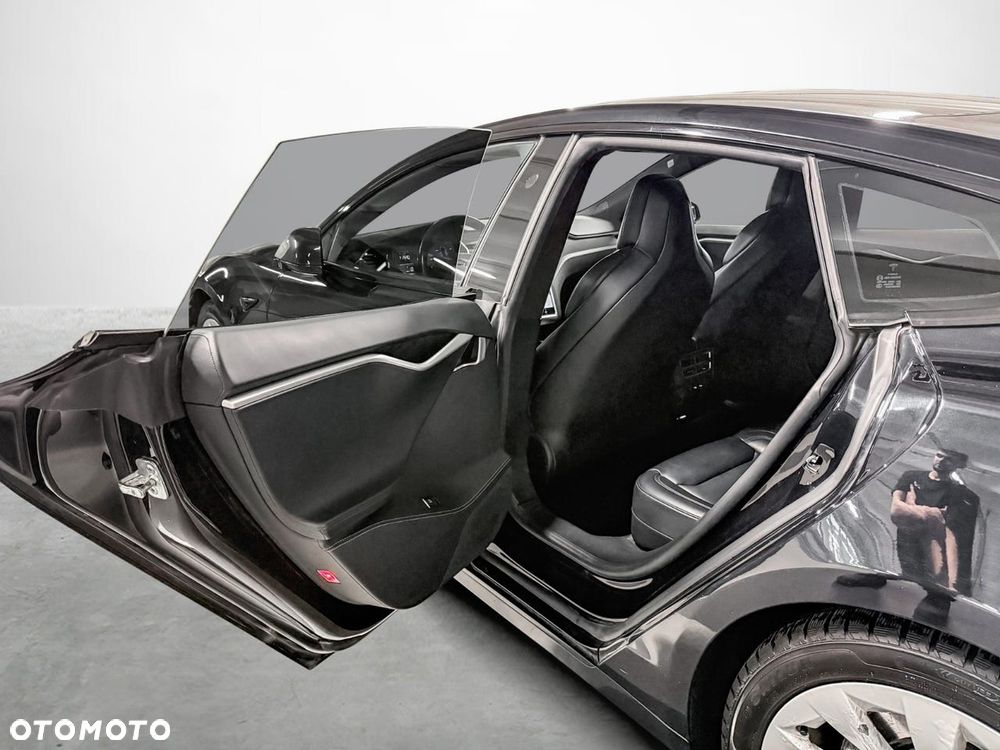 Tesla Model S - 11