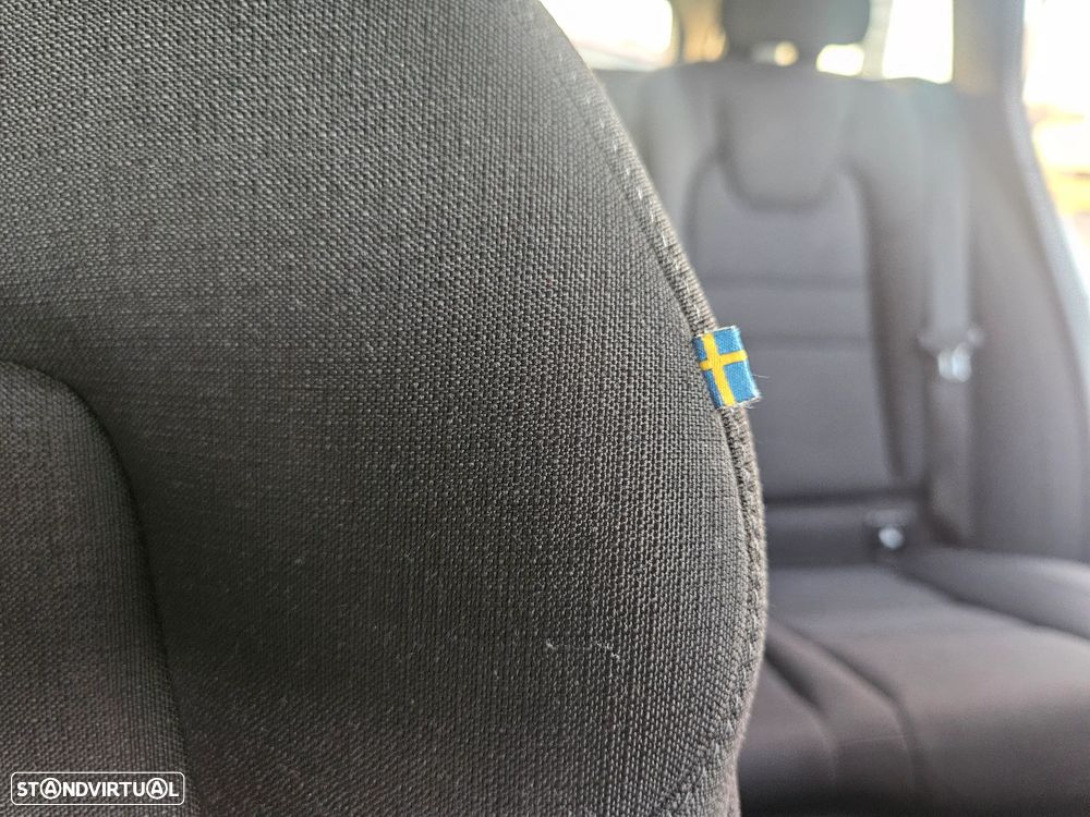 Volvo V60 2.0 D3 Momentum - 42