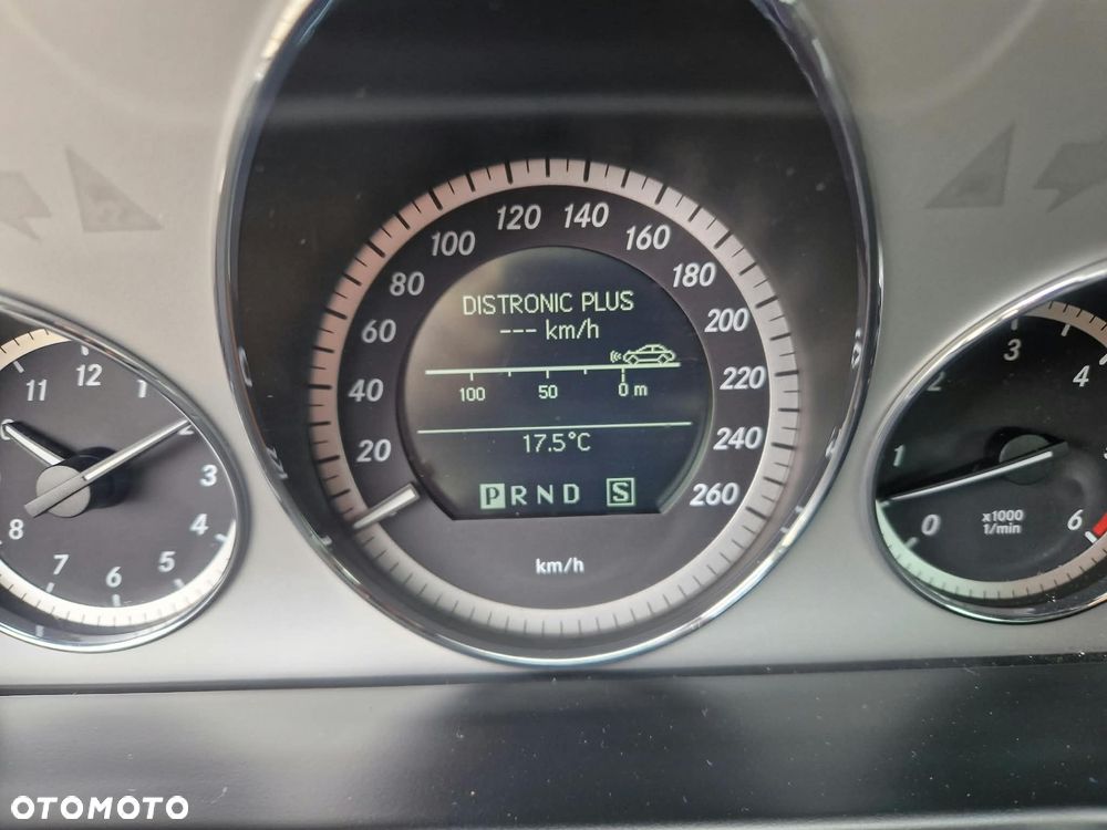 Mercedes-Benz Klasa E 350 CDI DPF BlueEFFICIENCY 7G-TRONIC Avantgarde - 17