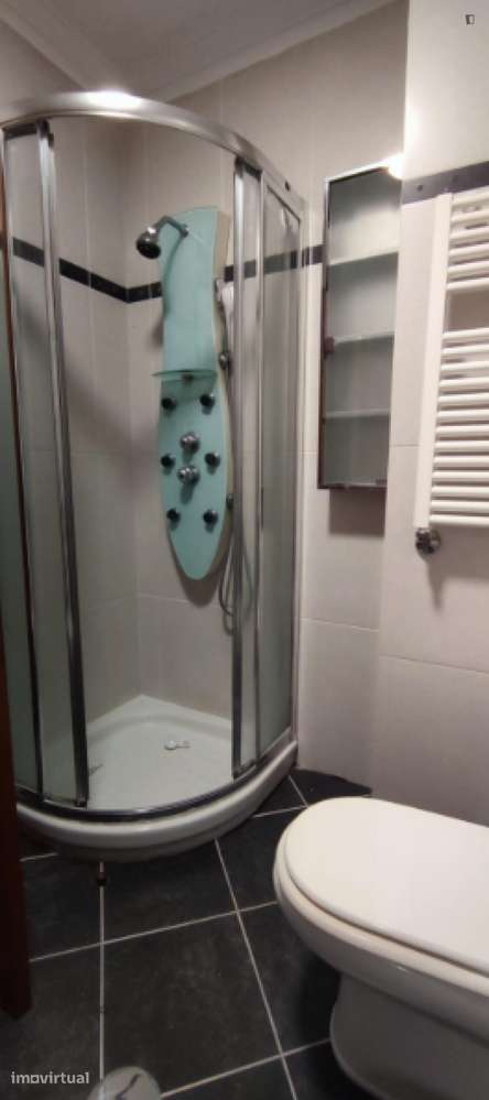 Quarto - localizado em Custóias Porto - Grande imagem: 2/8