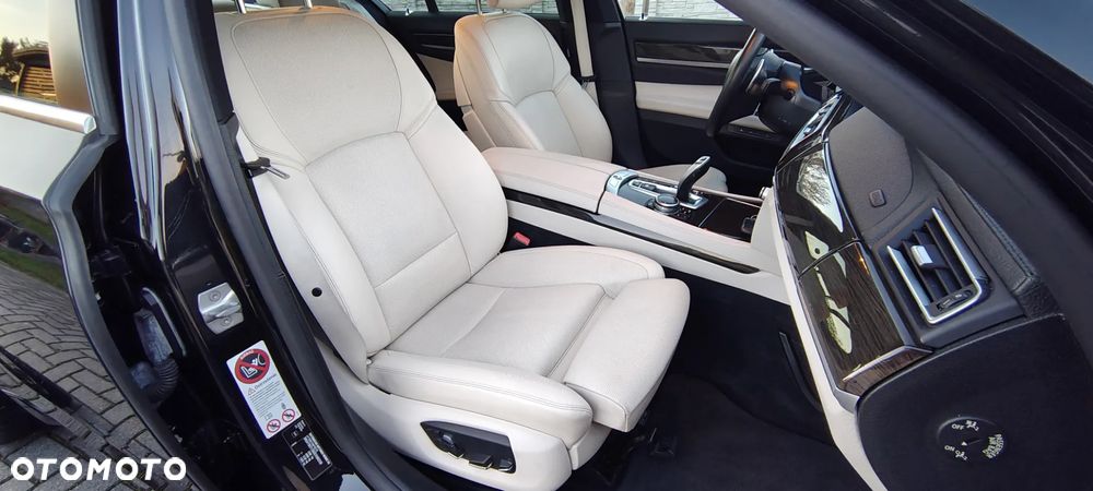 BMW Seria 7 740d Edition Exclusive - 37