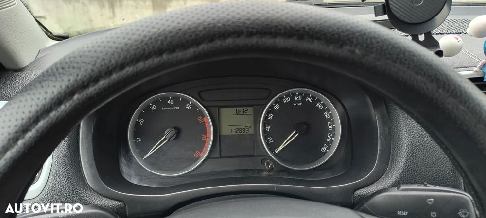 Skoda Fabia 1.2 HTP Ambiente - 12