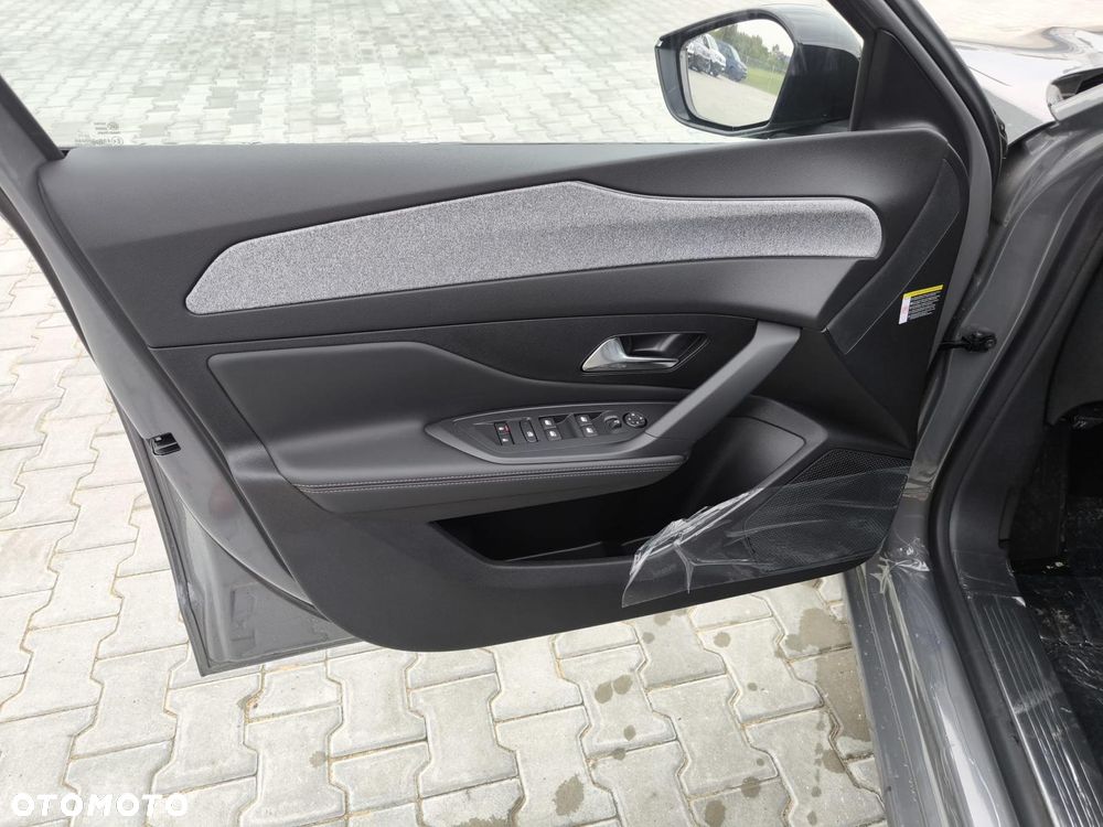 Peugeot 308 1.2 PureTech Allure S&S EAT8 - 17