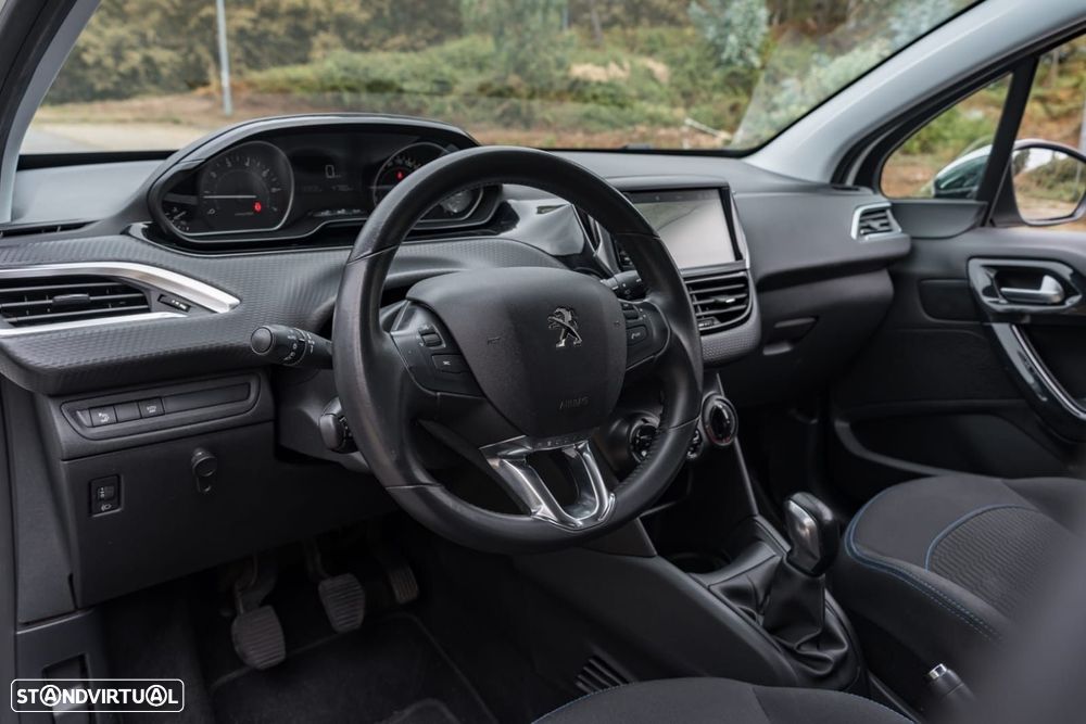 Peugeot 208 1.2 PureTech Signature - 28