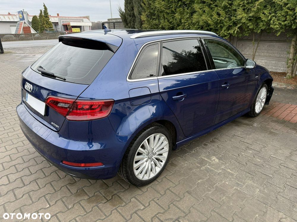 Audi A3 Sportback - 1