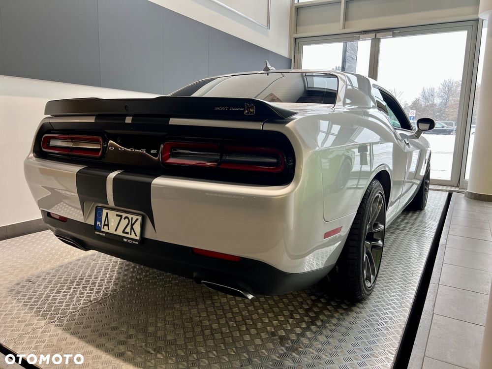 Dodge Challenger 6.4 Scat Pack - 2