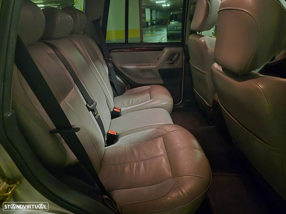 Jeep Grand Cherokee 2.7 CRD Overland - 35