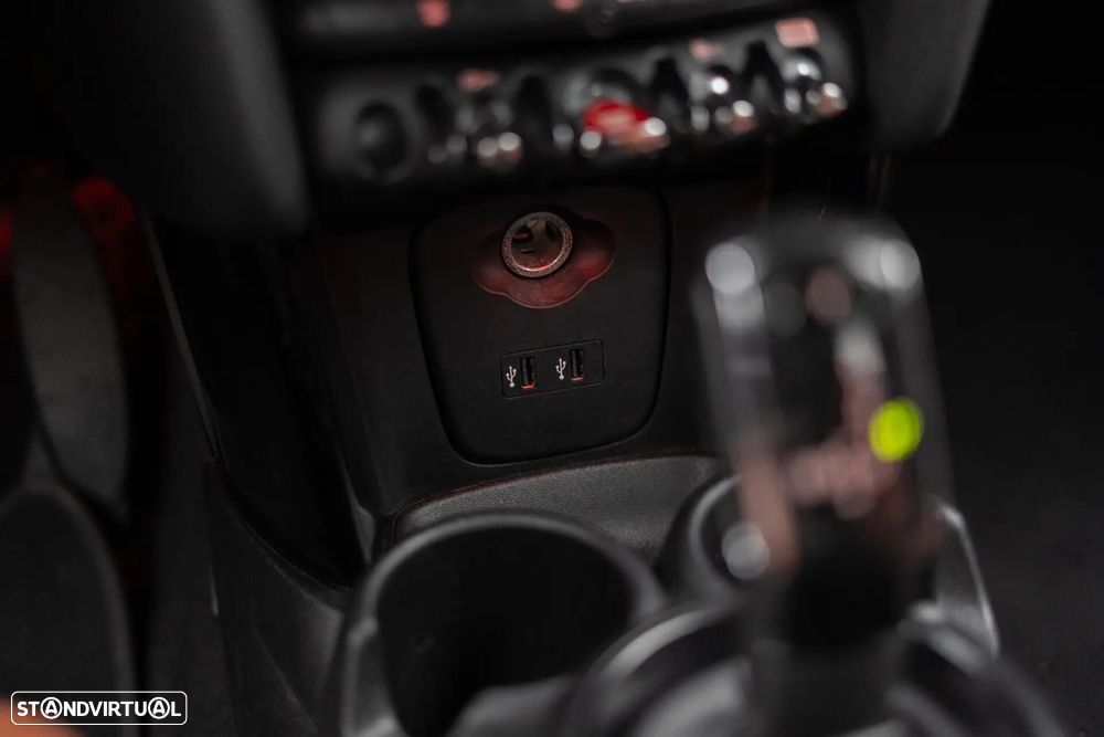 MINI 5 Portas Cooper D Auto - 33