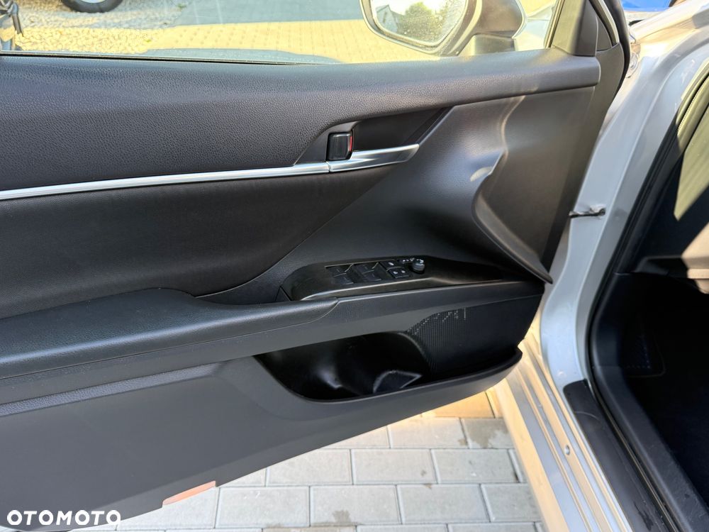 Toyota Camry 2.5 Hybrid Comfort CVT - 11
