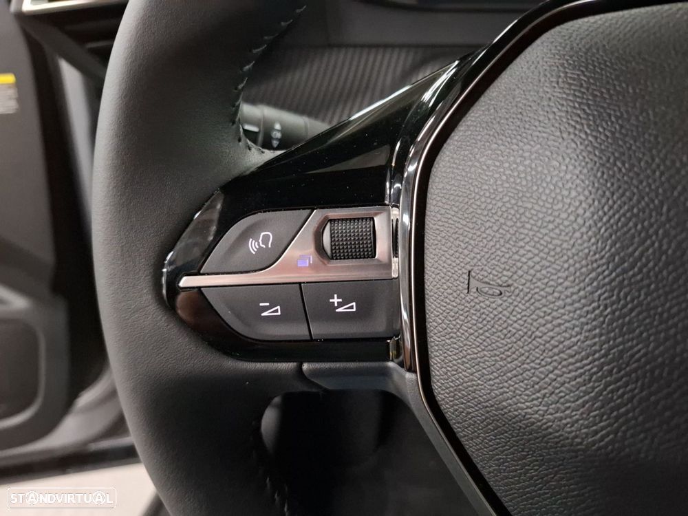 Peugeot 2008 1.2 PureTech Allure — fotografia 15