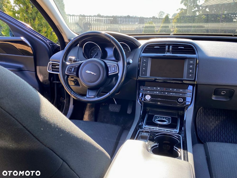 Jaguar XE - 7