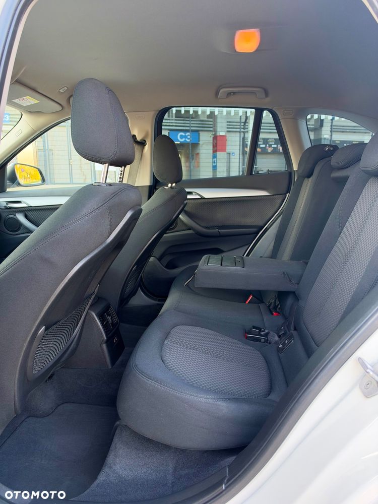 BMW X1 sDrive18i - 26
