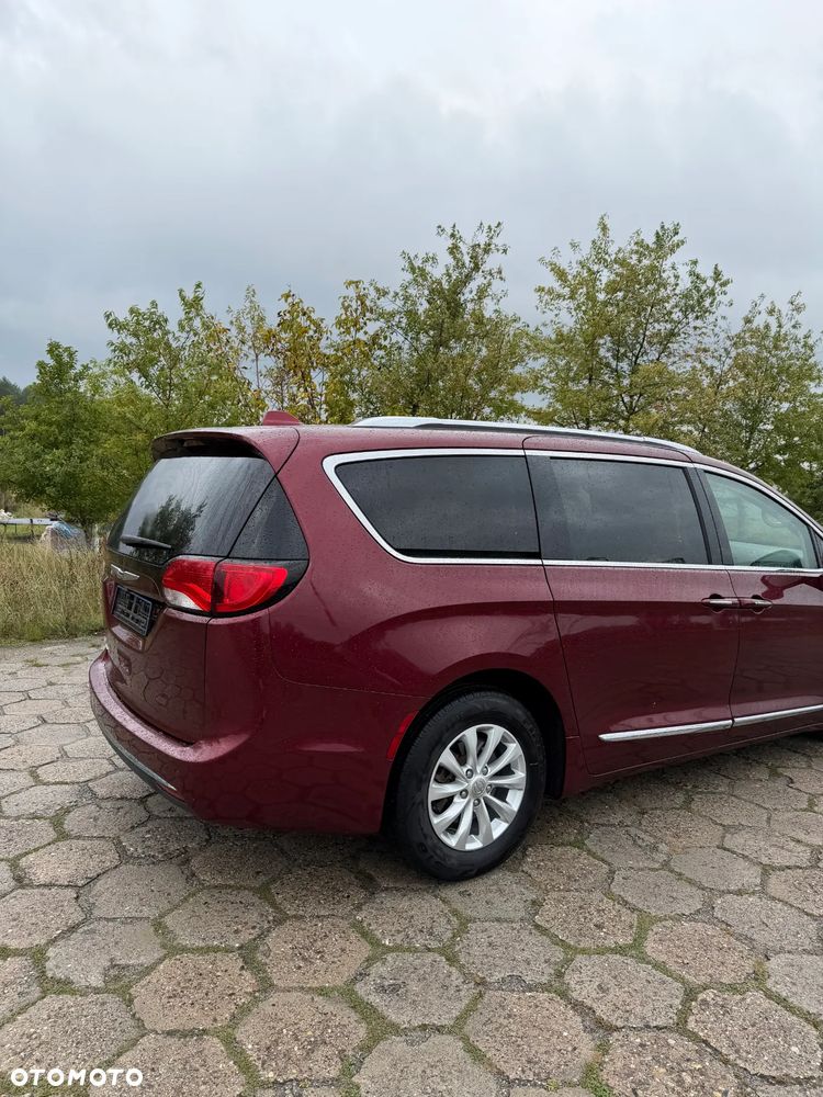 Chrysler Pacifica - 5