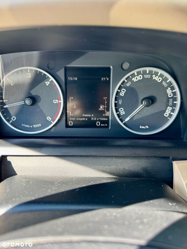 Land Rover Discovery 3.0SD V6 HSE - 11