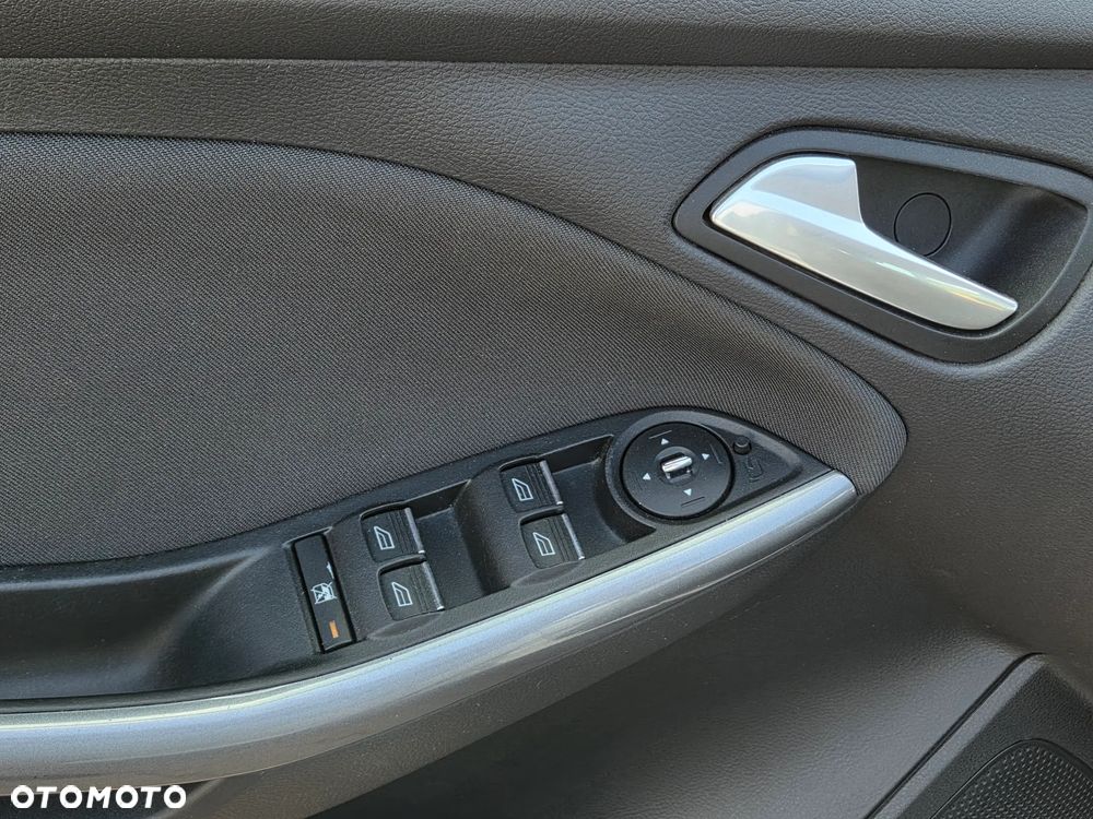 Ford Focus 1.6 TDCi DPF SYNC Edition - 30