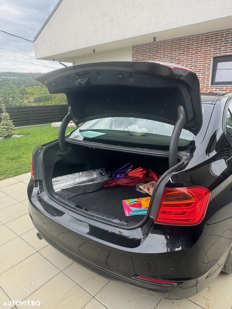 BMW Seria 3 318d - 11