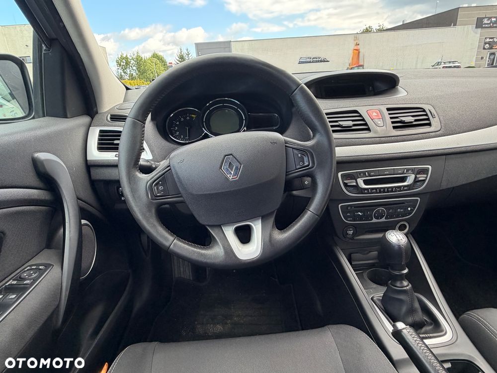 Renault Megane TCe 180 Dynamique - 8