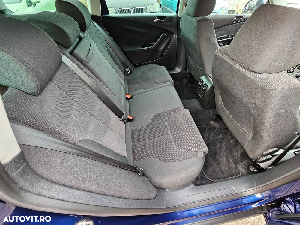 Volkswagen Passat Variant 1.9 TDI DPF BlueMotion - 11
