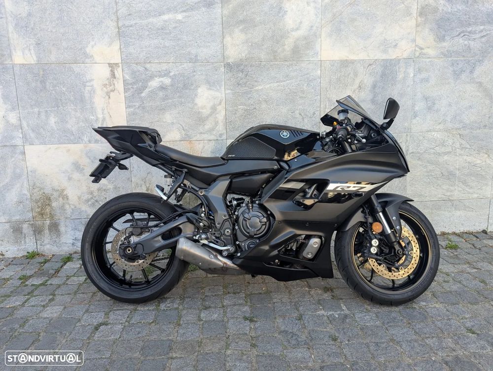 Yamaha YZF R7 - 5
