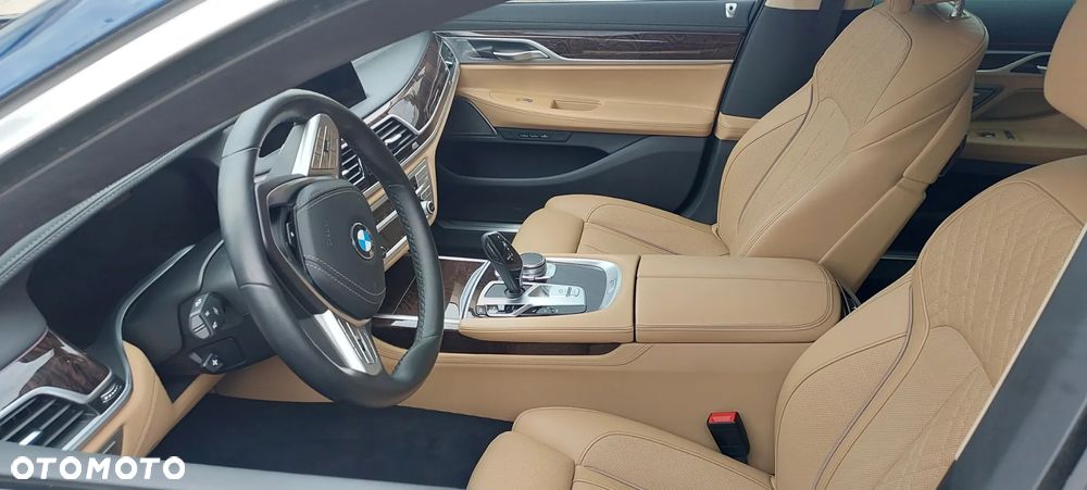 BMW Seria 7 750Li xDrive - 30