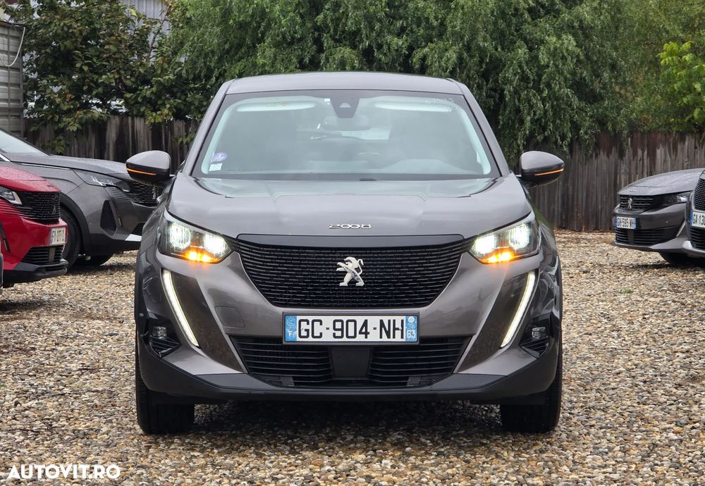 Peugeot 2008 PureTech 130 EAT8 GT - 4
