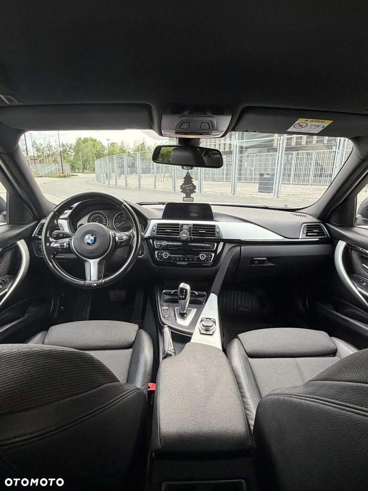 BMW Seria 3 330i xDrive Sport Line - 27