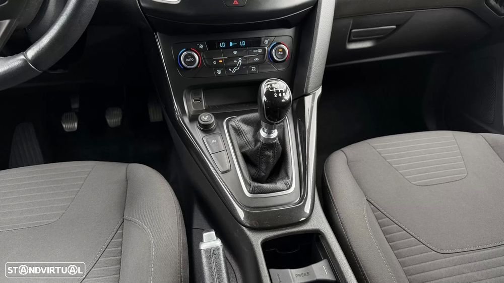 Ford Focus SW 1.0 EcoBoost Titanium - 12