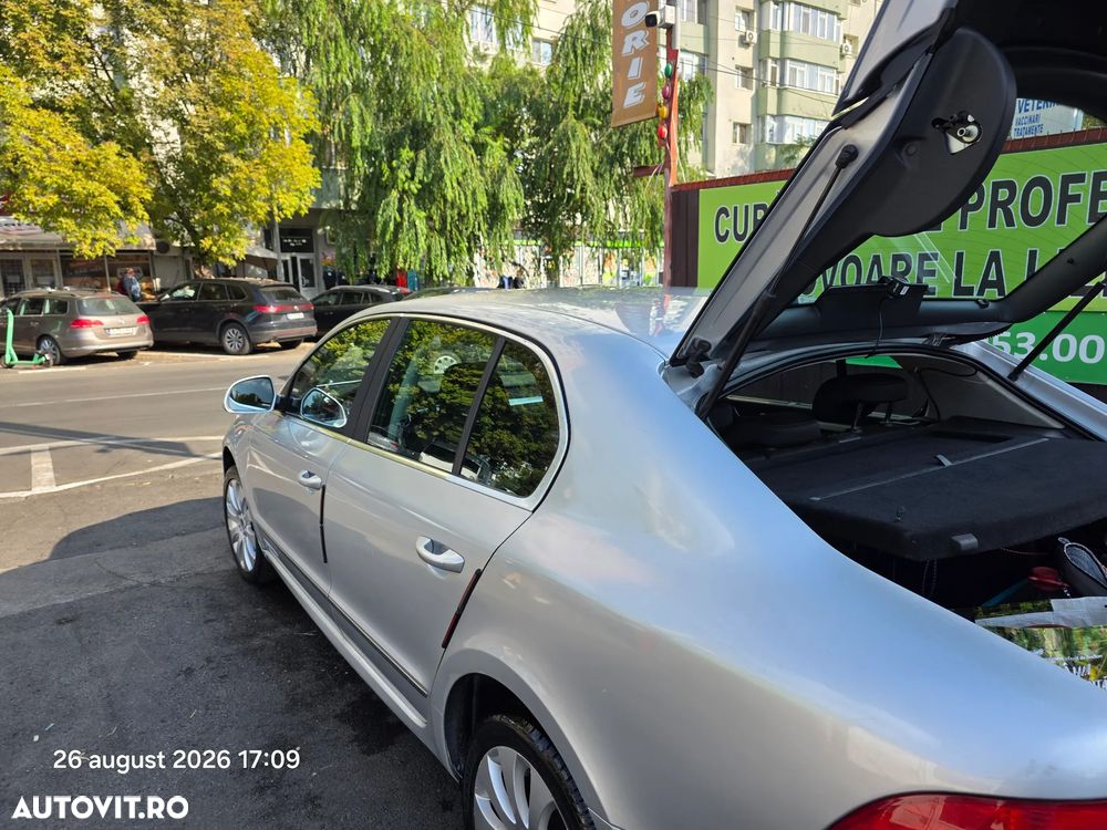 Skoda Superb 2.0 TDI Comfort DSG - 2