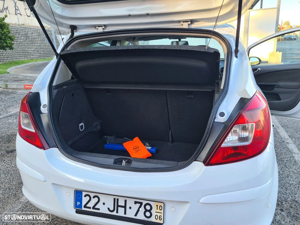 Opel Corsa 1.2 Cosmo - 22
