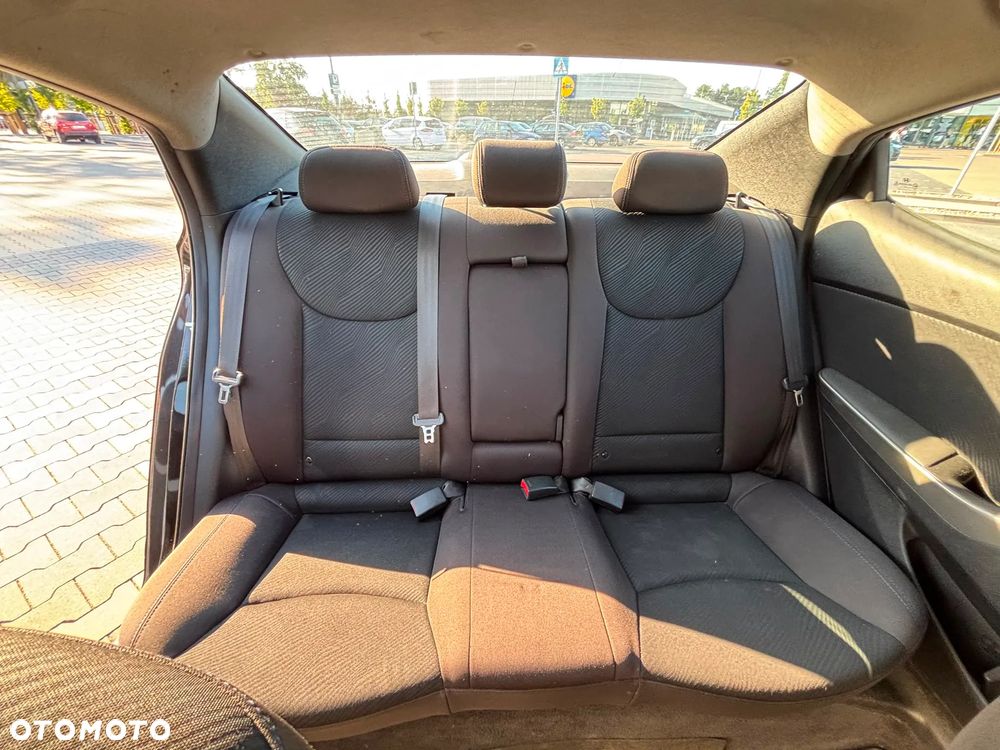 Hyundai Elantra 1.6 Comfort - 10