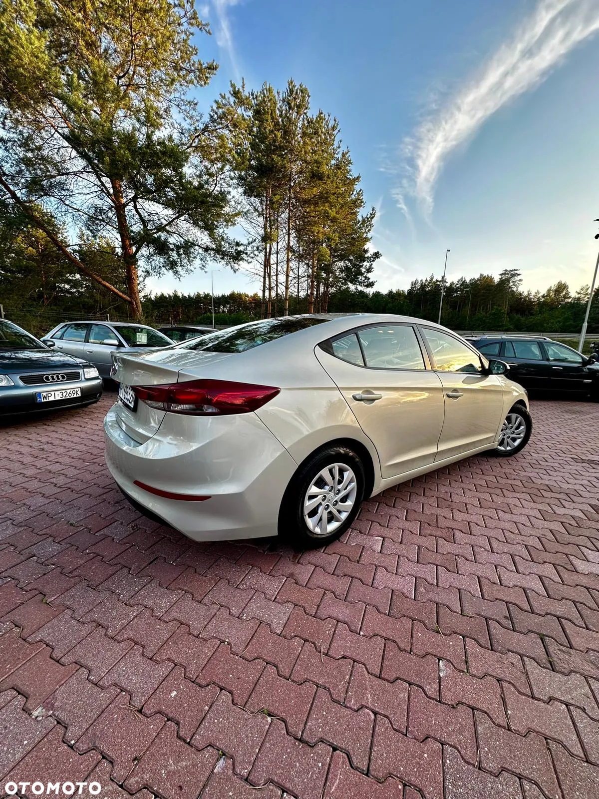 Hyundai Elantra - 17