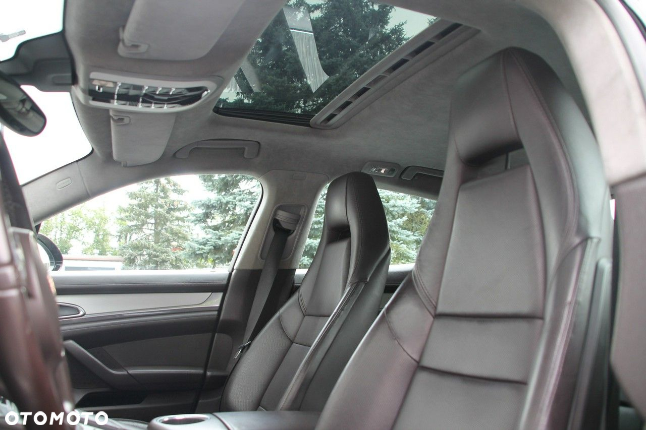Porsche Panamera Turbo PDK - 22