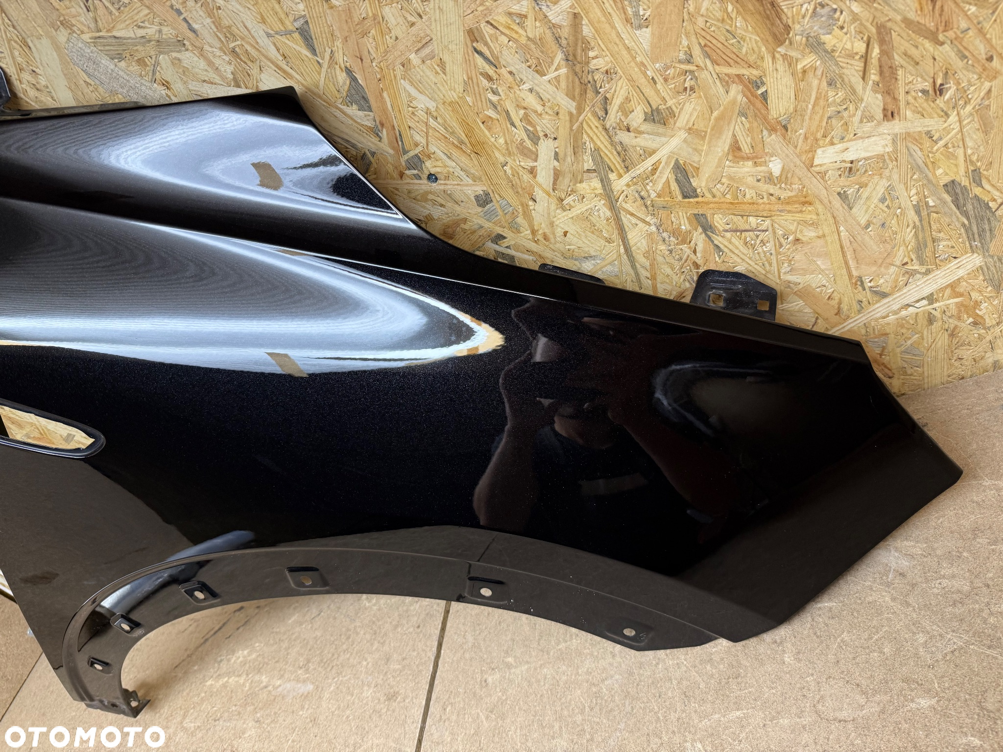 BŁOTNIK PRZÓD PRAWY OPEL CROSSLAND X CZARNY METALIK 39018600 - 18
