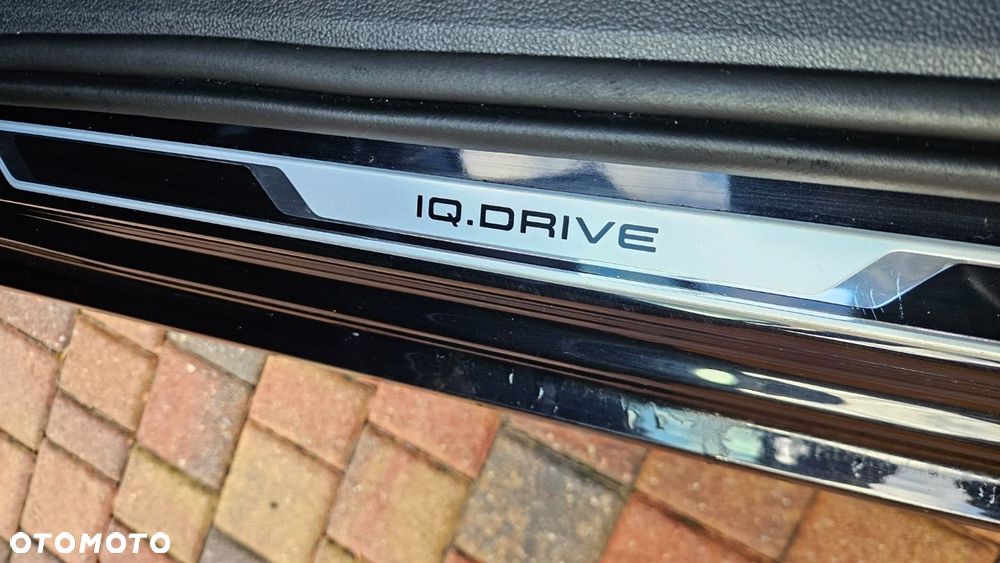 Volkswagen Touran 2.0 TDI SCR DSG IQ.DRIVE - 20