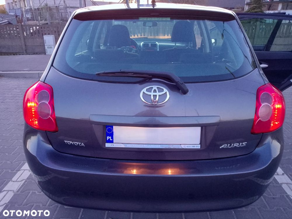 Toyota Auris 1.6 VVT-i Team - 14