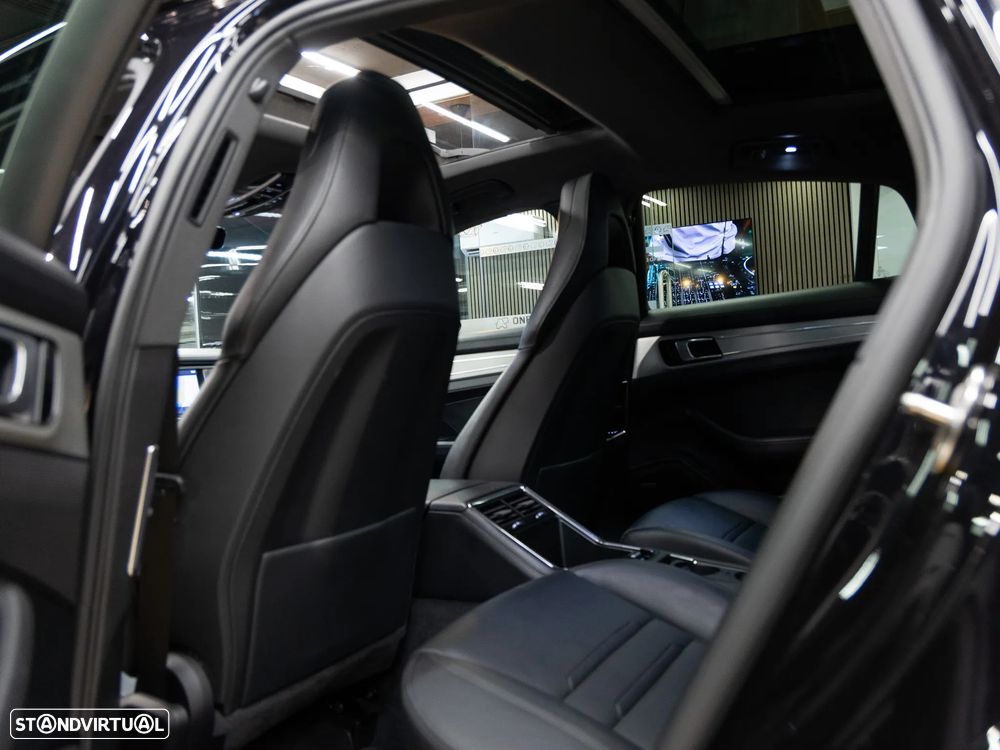 Porsche Panamera 4 E-Hybrid 10 Years Edition - 6