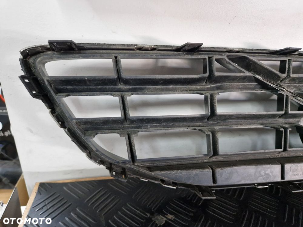 ATRAPA GRILL RADAR  VOLVO V40II 12-16R  31301892 - 6