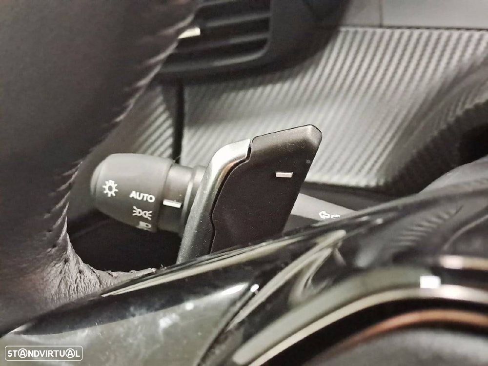 Peugeot 208 1.2 Hybrid Allure e-DCS6 - 14