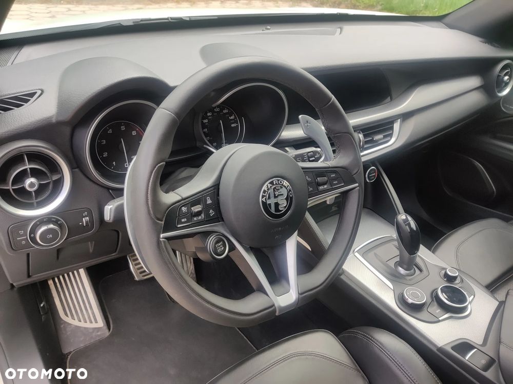 Alfa Romeo Stelvio 2.0 Turbo 16V AT8-Q4 Veloce Ti - 8