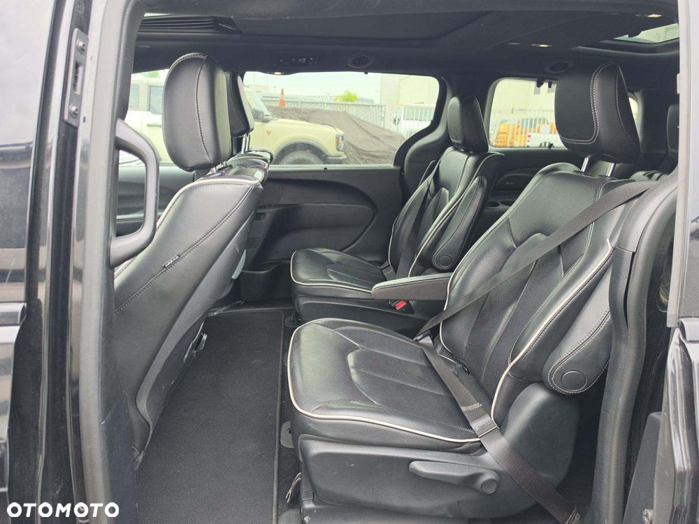 Chrysler Pacifica - 8