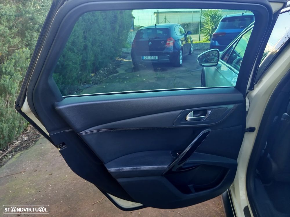 Peugeot 508 RXH 2.0 HDi Hybrid4 Limited Edition 2-Tronic - 25