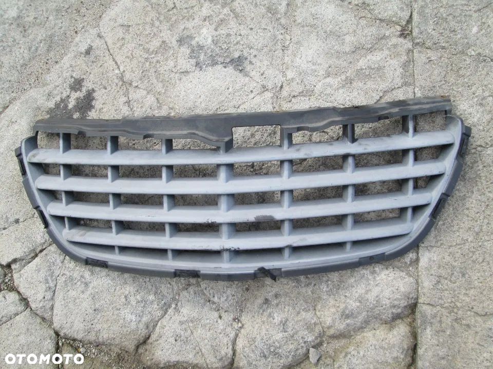 grill atrapa chrysler pacifica - 4