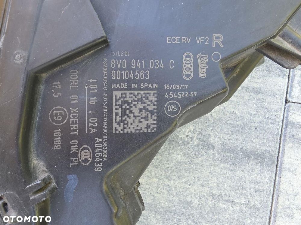 AUDI A3 S3 RS3 8V0 LIFT Lampa prawa przód Full Led Dynamic 8V0941034C 2017 - 10