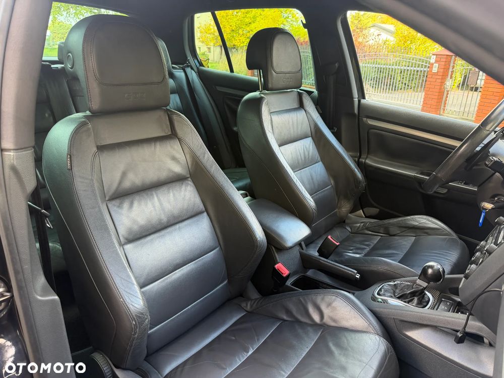 Volkswagen Golf - 28